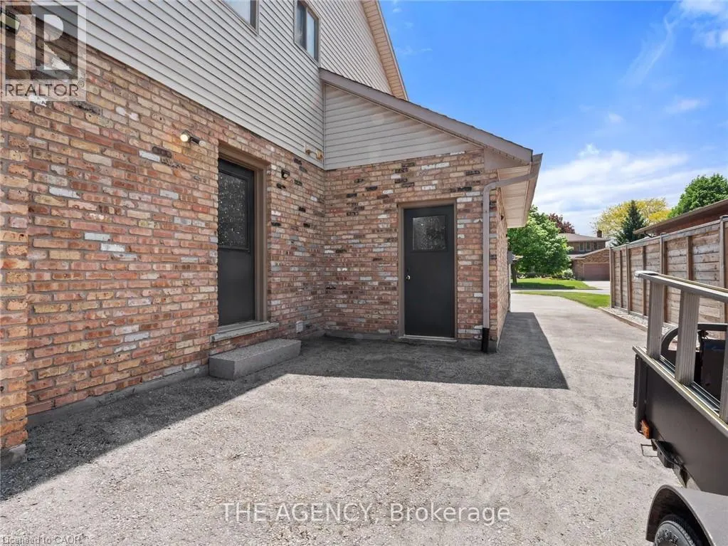 106 SPRUCESIDE Crescent