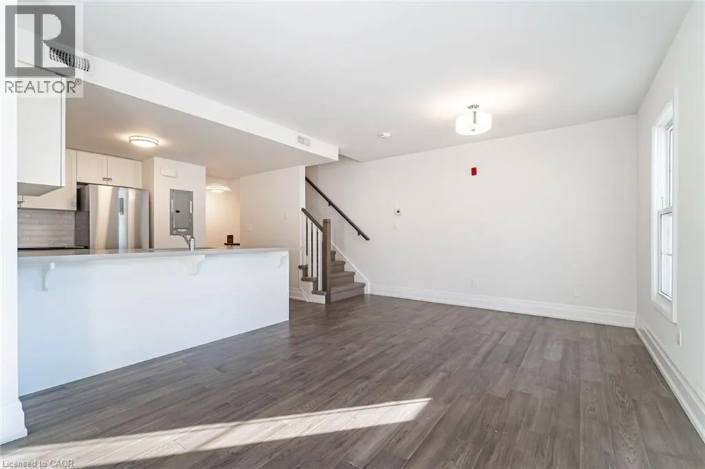 760 LAKESHORE Road E Unit# 202, #202
