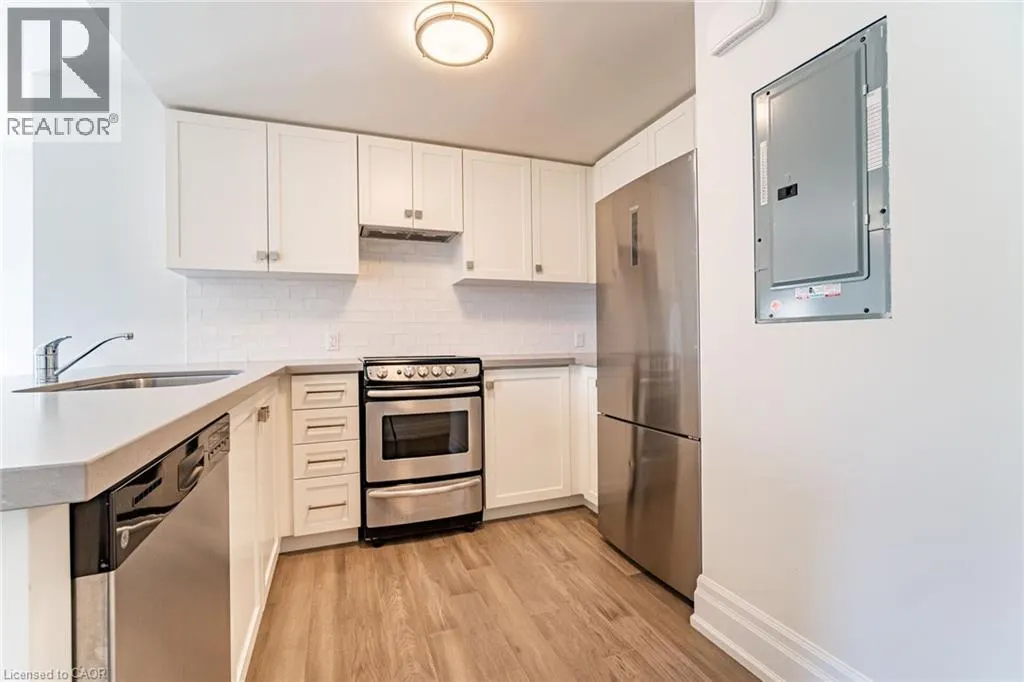 760 LAKESHORE Road E Unit# 202, #202