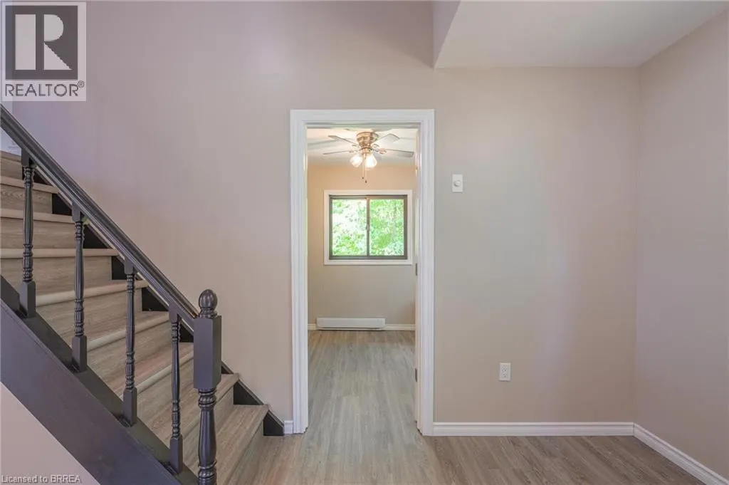 1044 ENGLISH Circle