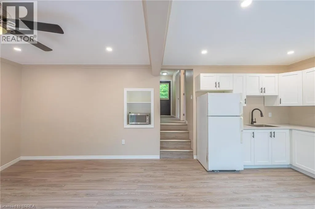 1044 ENGLISH Circle
