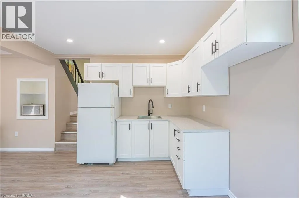 1044 ENGLISH Circle