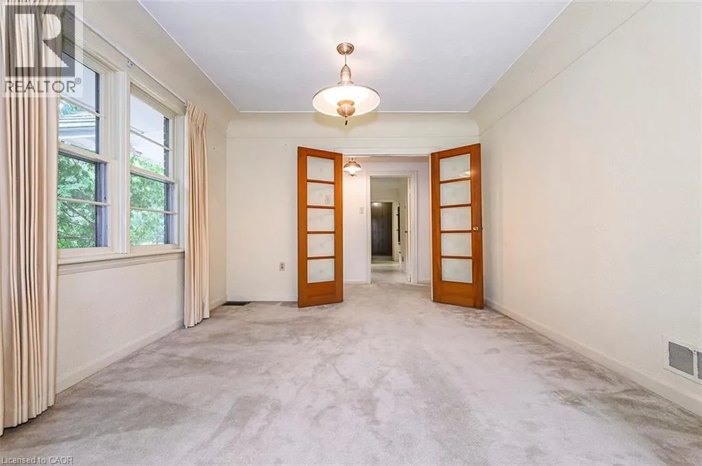 18 SULLIVAN'S Lane
