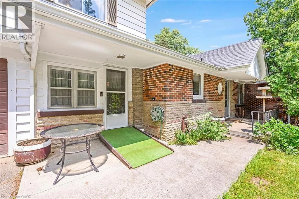 18 SULLIVAN'S Lane