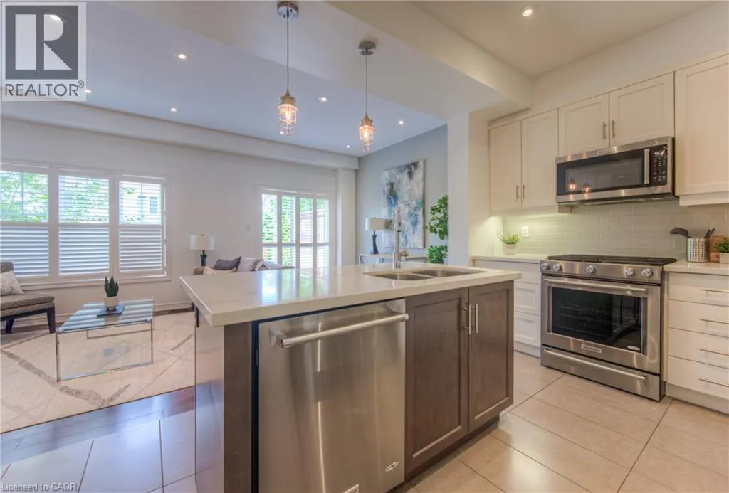 215 DUNDAS Street E Unit# 38, #38
