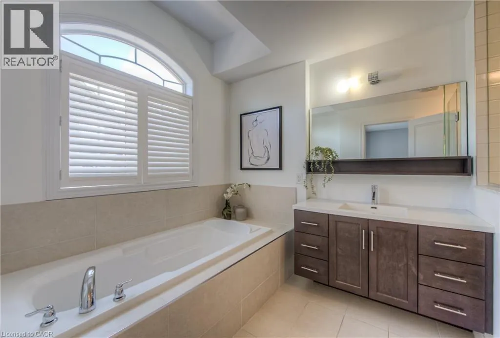 215 DUNDAS Street E Unit# 38, #38
