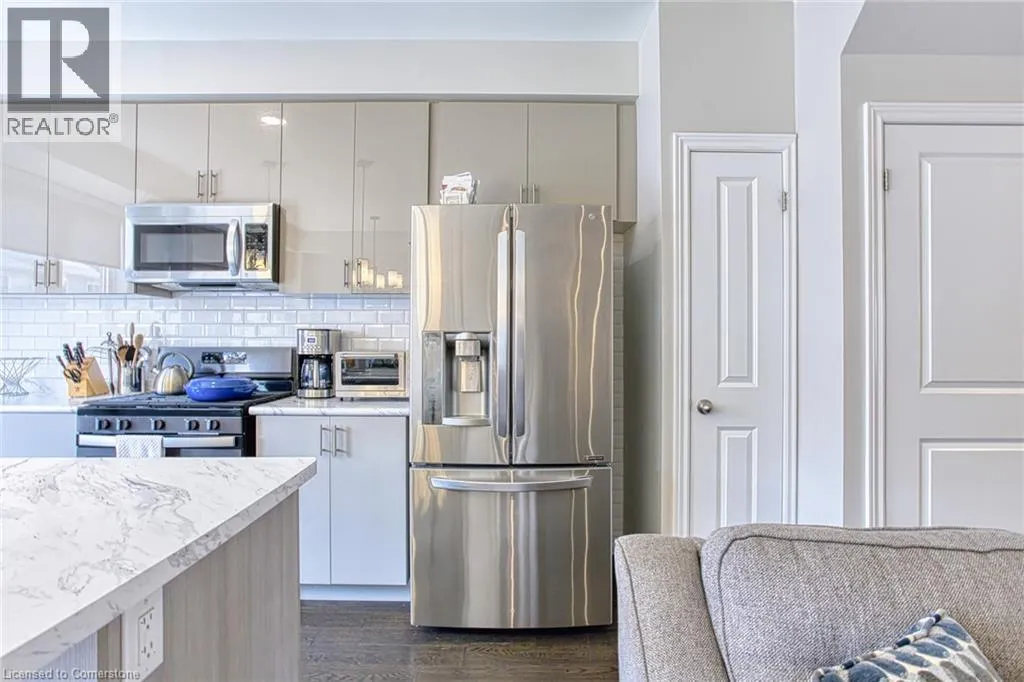 42 PINOT Crescent