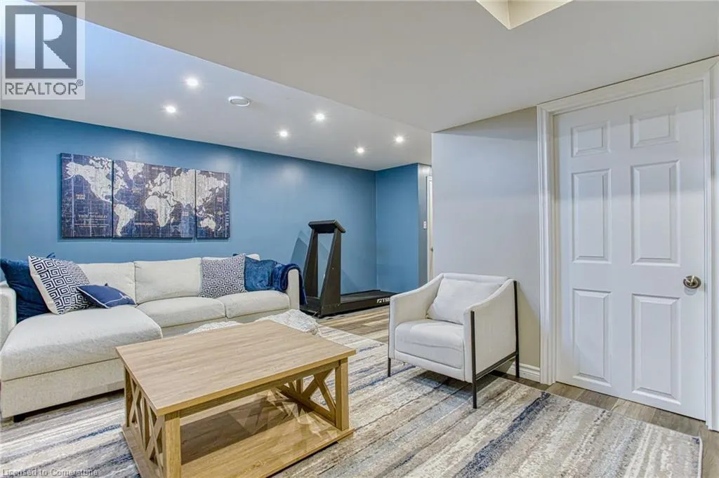 42 PINOT Crescent