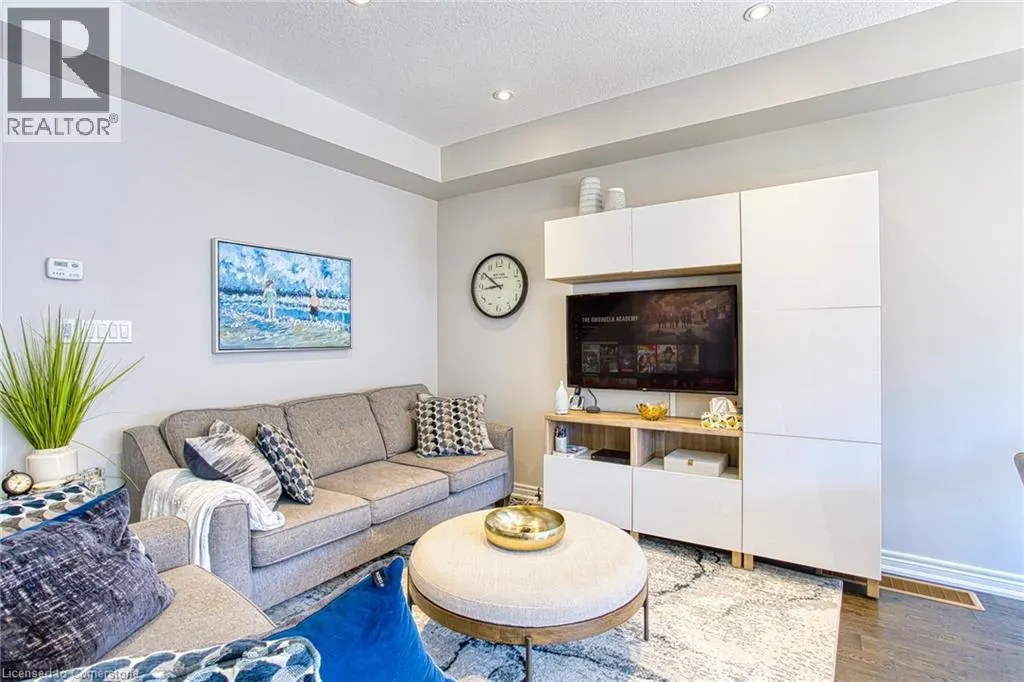 42 PINOT Crescent