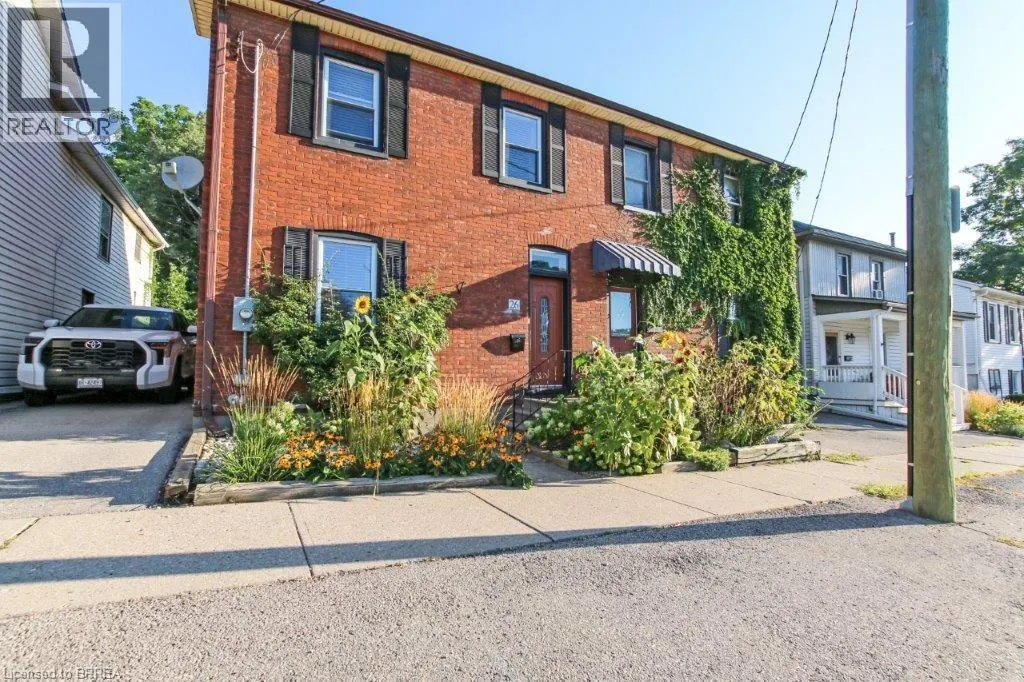 26 DUNDAS Street W