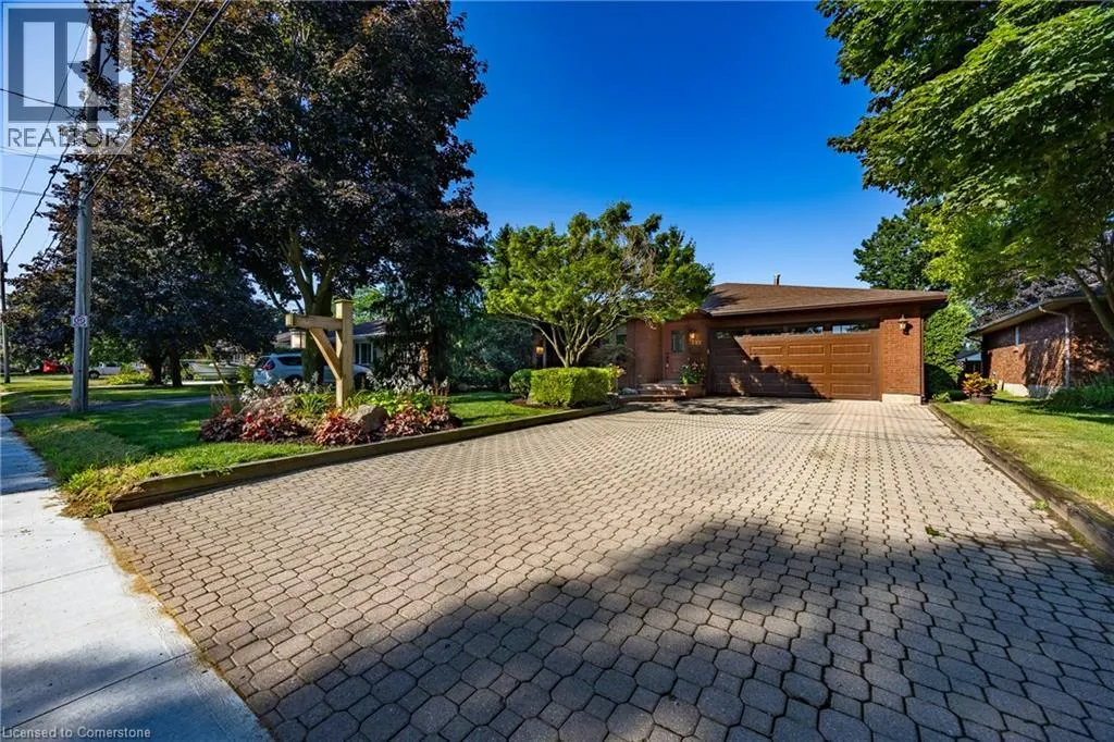 222 DUNCOMBE Road