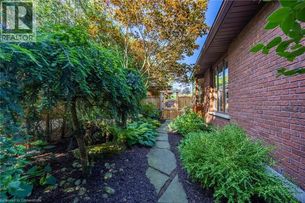 222 DUNCOMBE Road