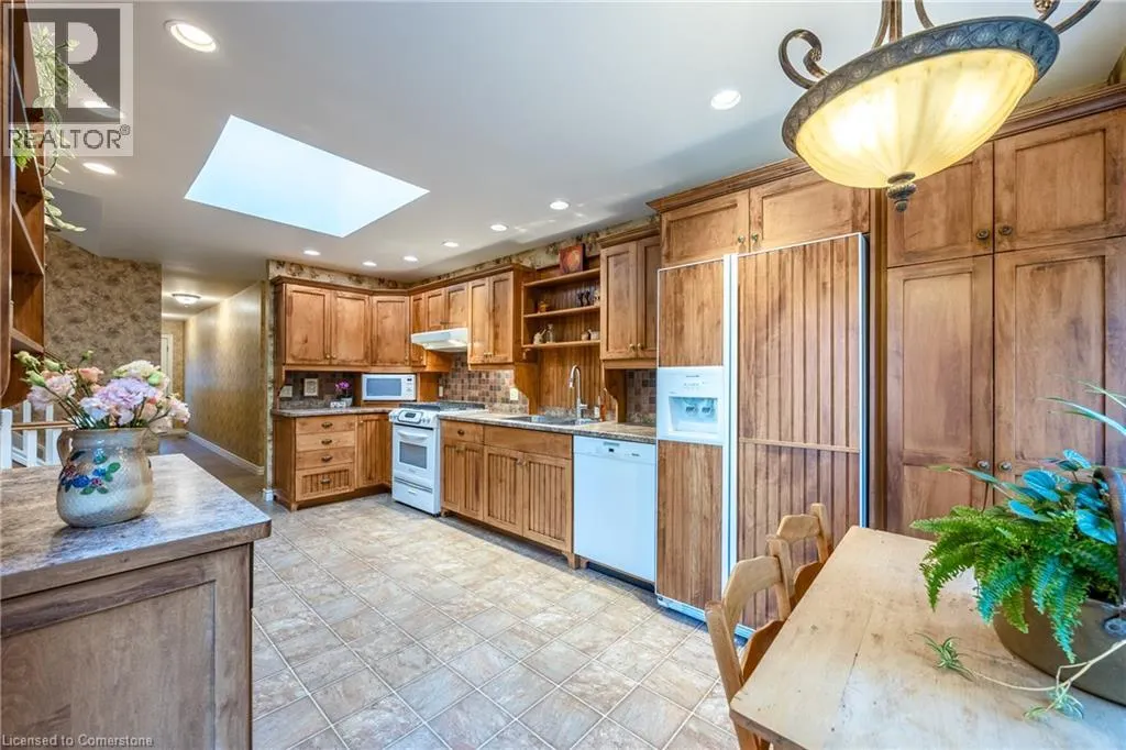 222 DUNCOMBE Road
