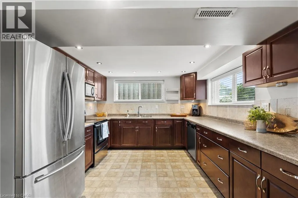 5 LYNWOOD Drive