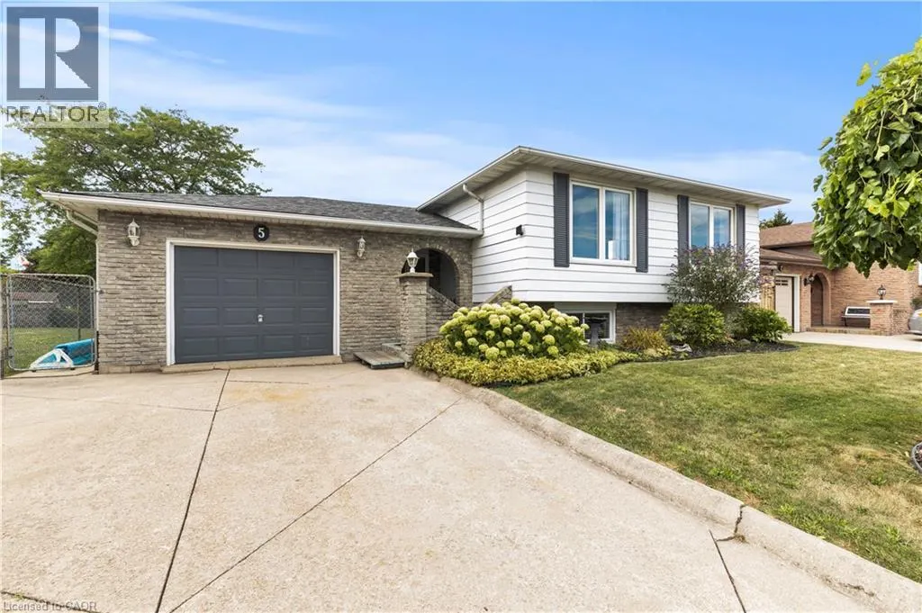 5 LYNWOOD Drive