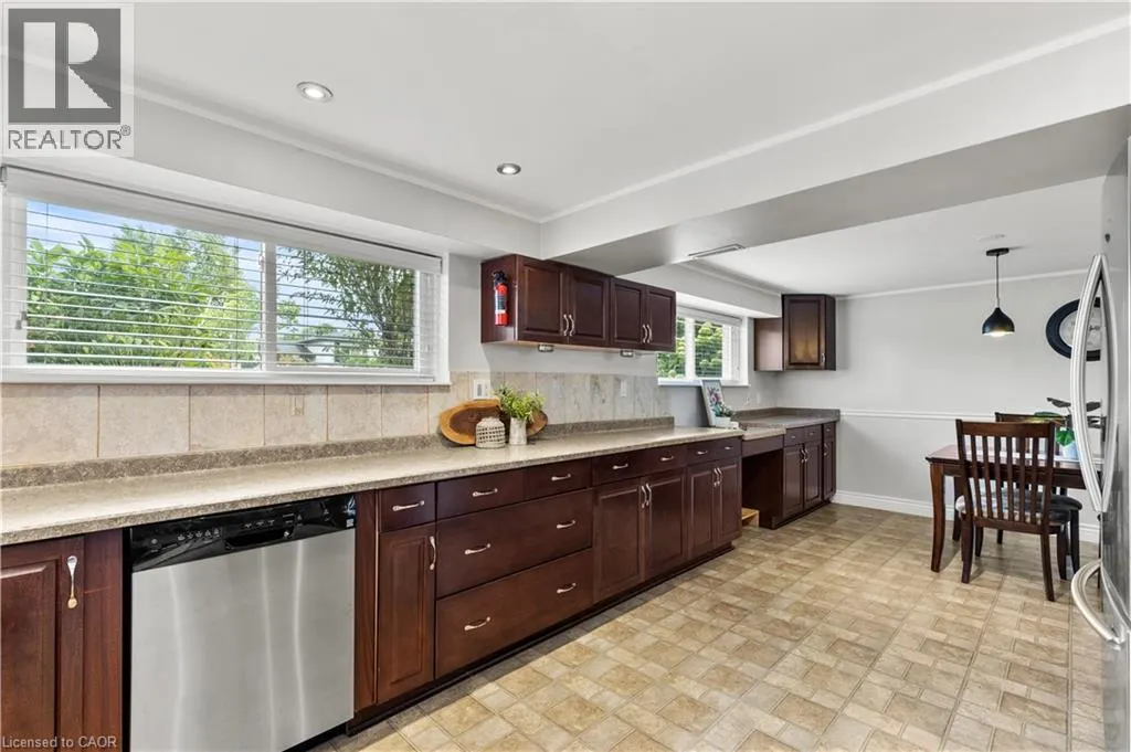 5 LYNWOOD Drive