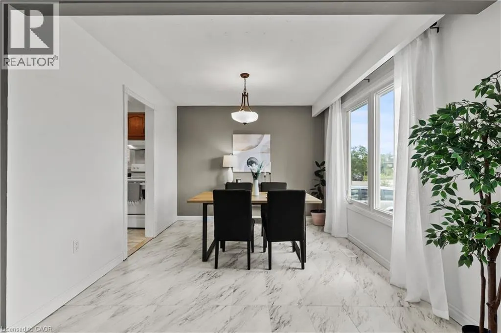5 LYNWOOD Drive