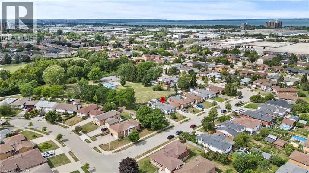 5 LYNWOOD Drive