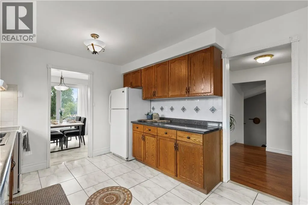 5 LYNWOOD Drive
