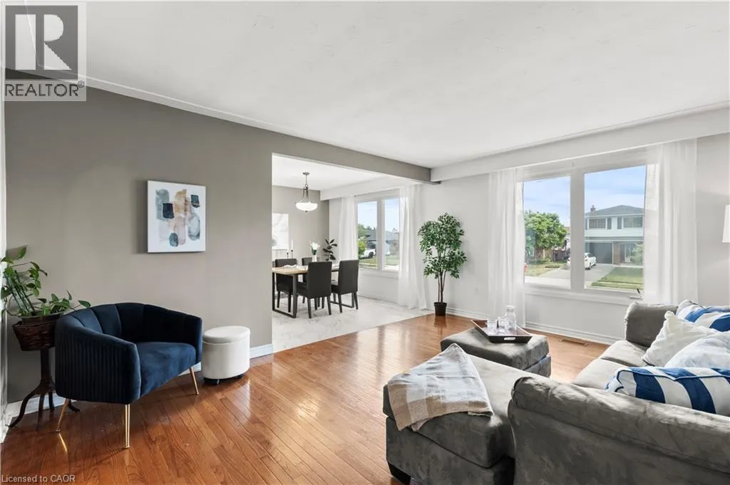 5 LYNWOOD Drive