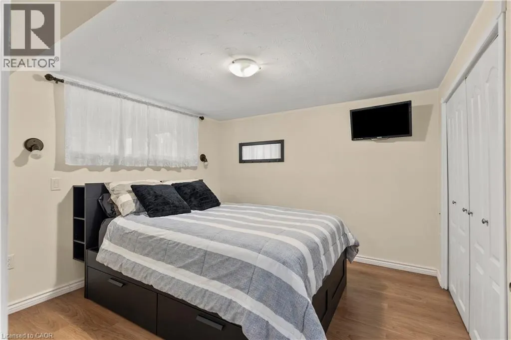 5 LYNWOOD Drive