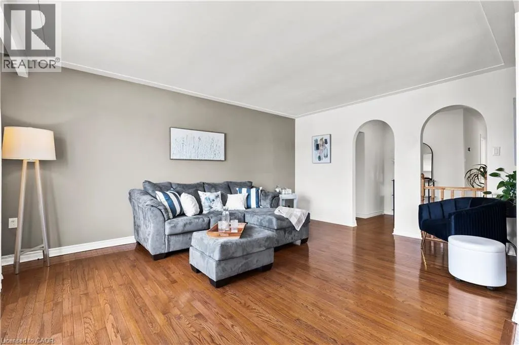5 LYNWOOD Drive