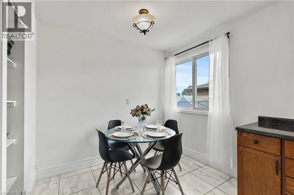 5 LYNWOOD Drive