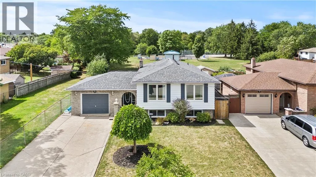 5 LYNWOOD Drive