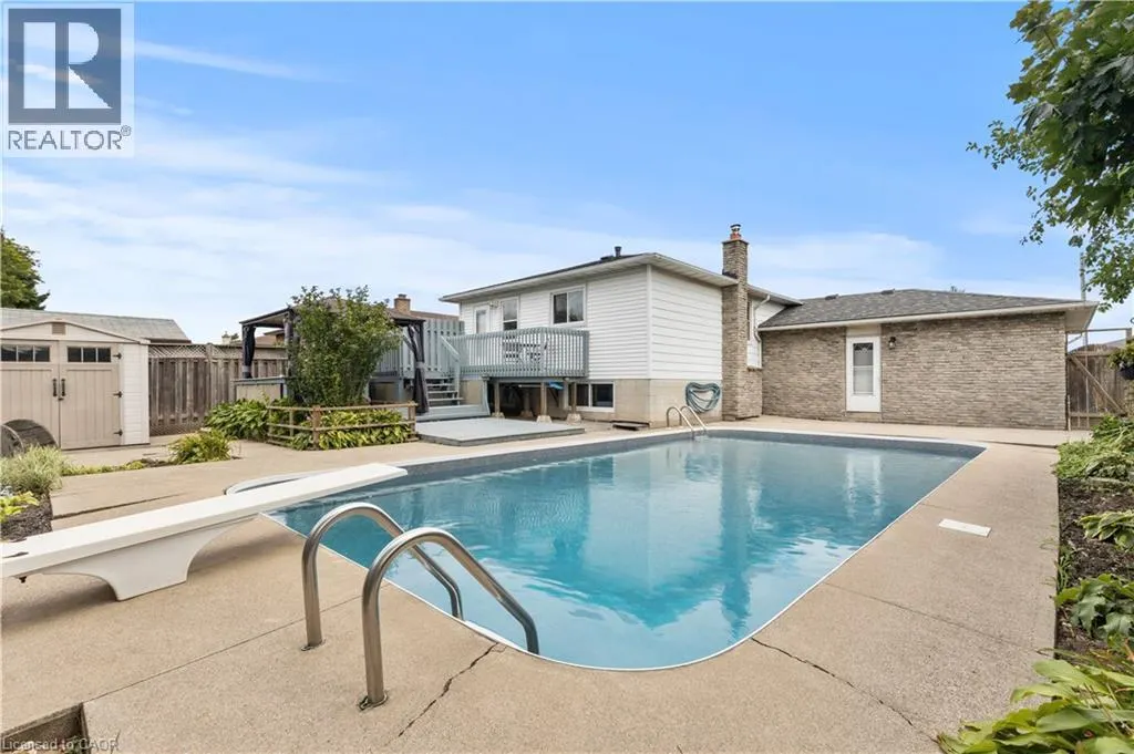 5 LYNWOOD Drive