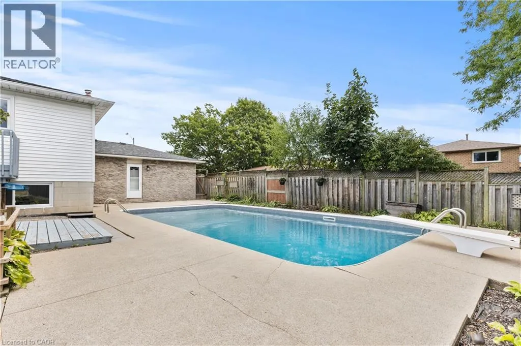 5 LYNWOOD Drive