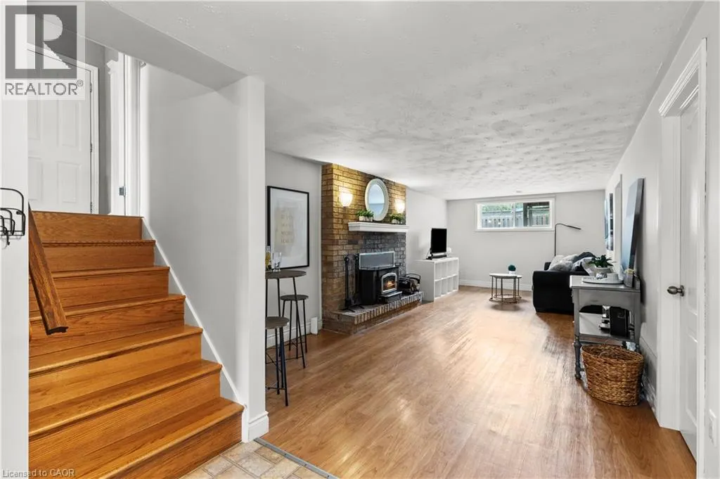 5 LYNWOOD Drive