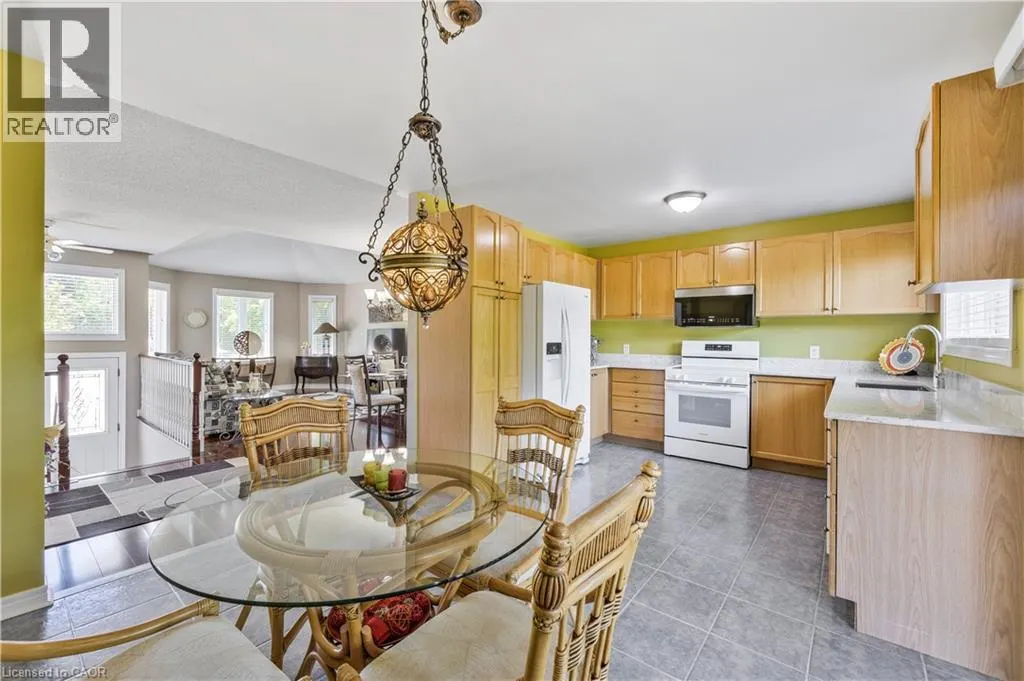 402 RAMBLEWOOD Drive