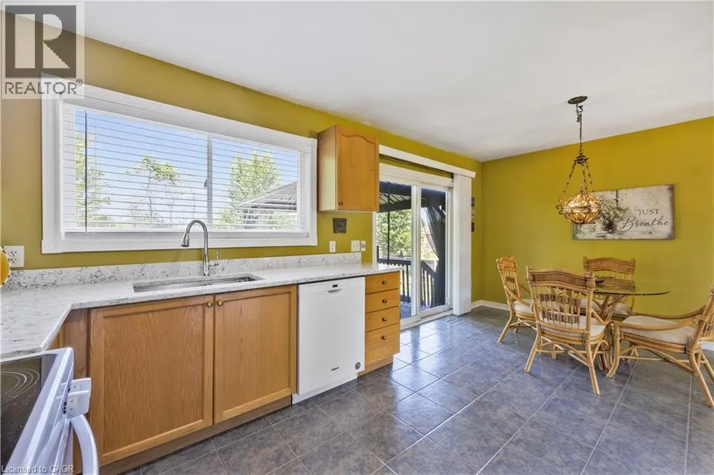402 RAMBLEWOOD Drive