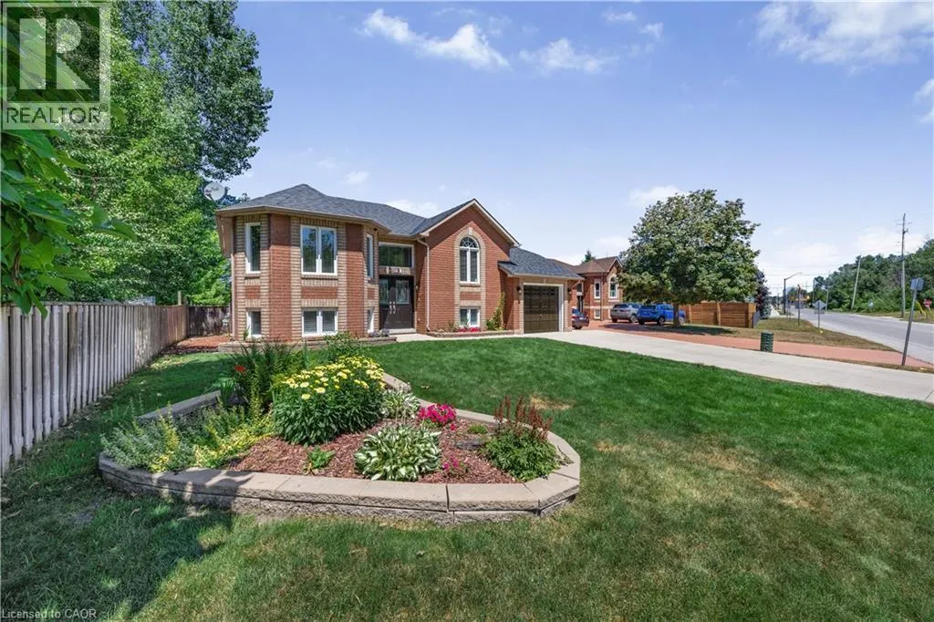 402 RAMBLEWOOD Drive
