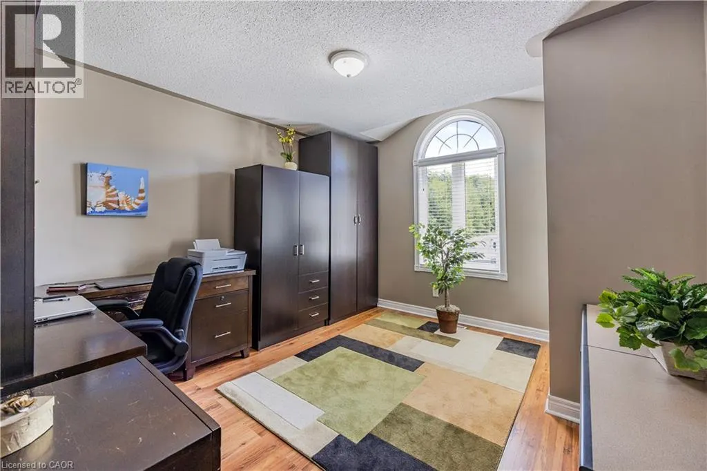 402 RAMBLEWOOD Drive
