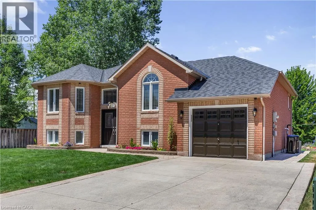402 RAMBLEWOOD Drive