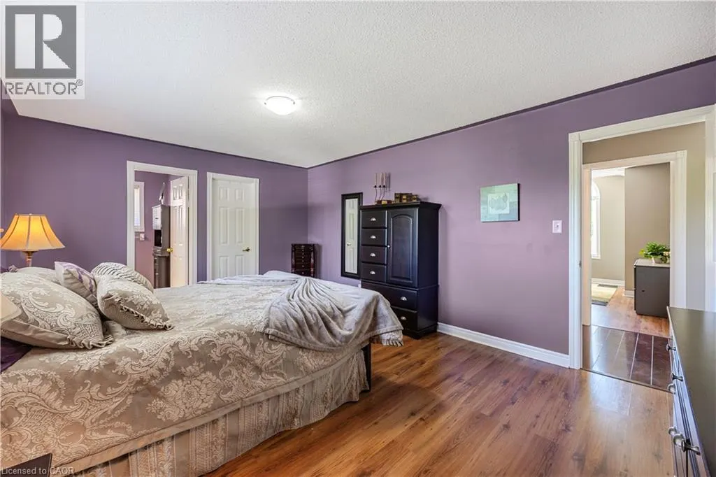 402 RAMBLEWOOD Drive