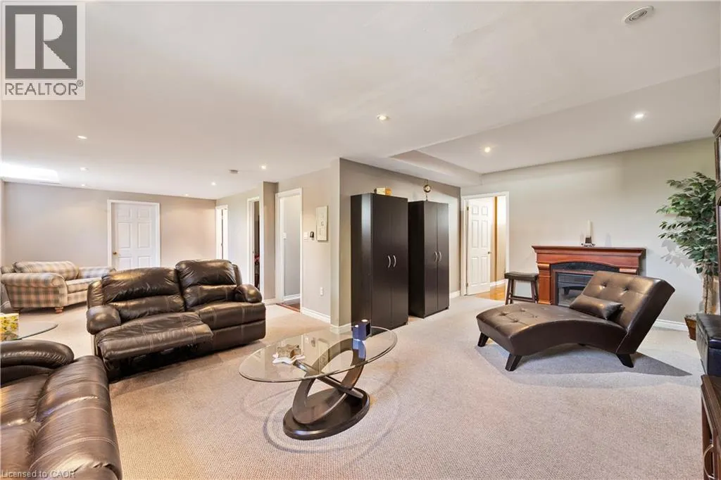 402 RAMBLEWOOD Drive