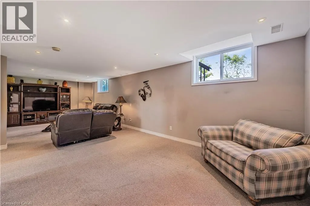 402 RAMBLEWOOD Drive