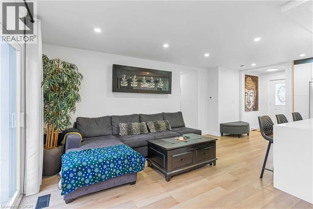 292 WOODWARD Avenue
