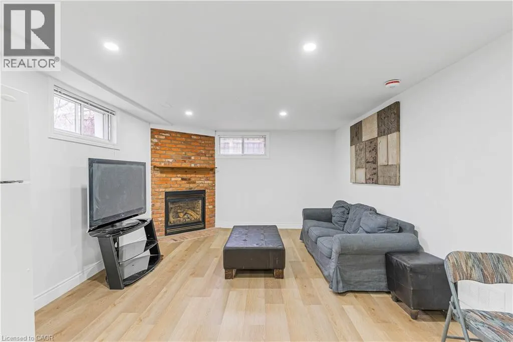 292 WOODWARD Avenue