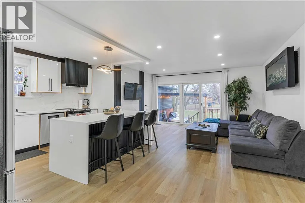 292 WOODWARD Avenue