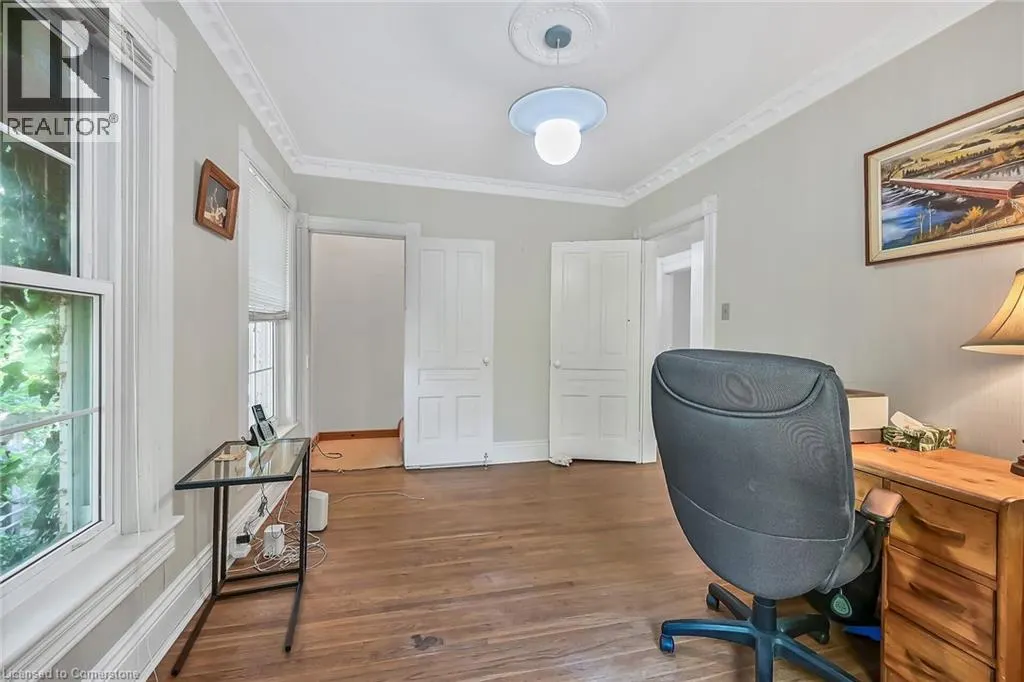 94 SUTHERLAND Street W