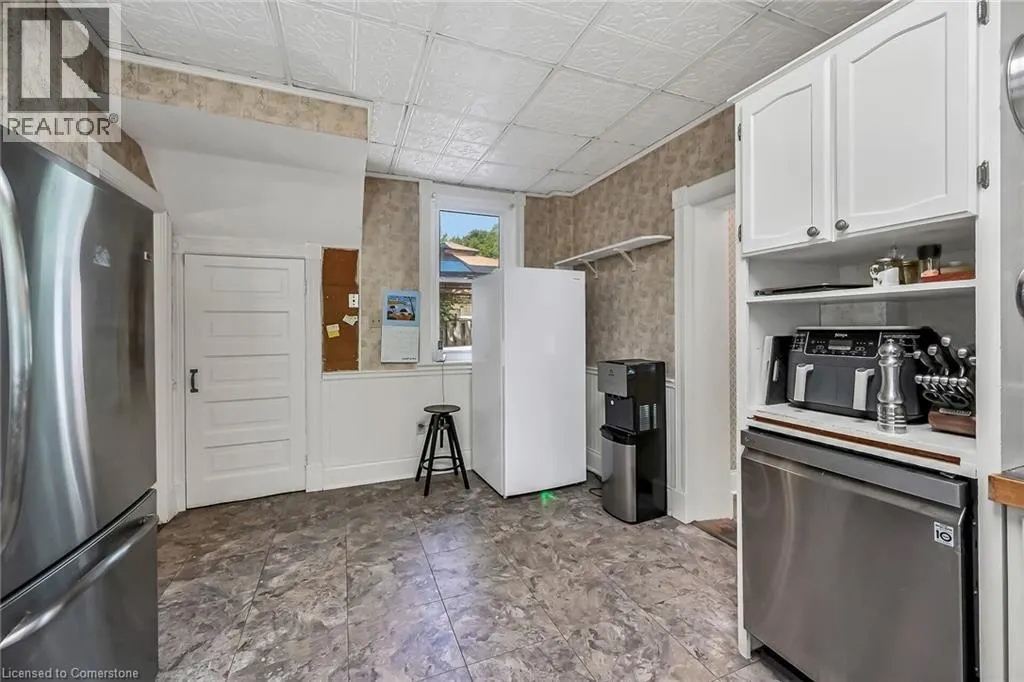 94 SUTHERLAND Street W