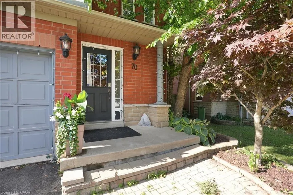 70 MOORE Crescent