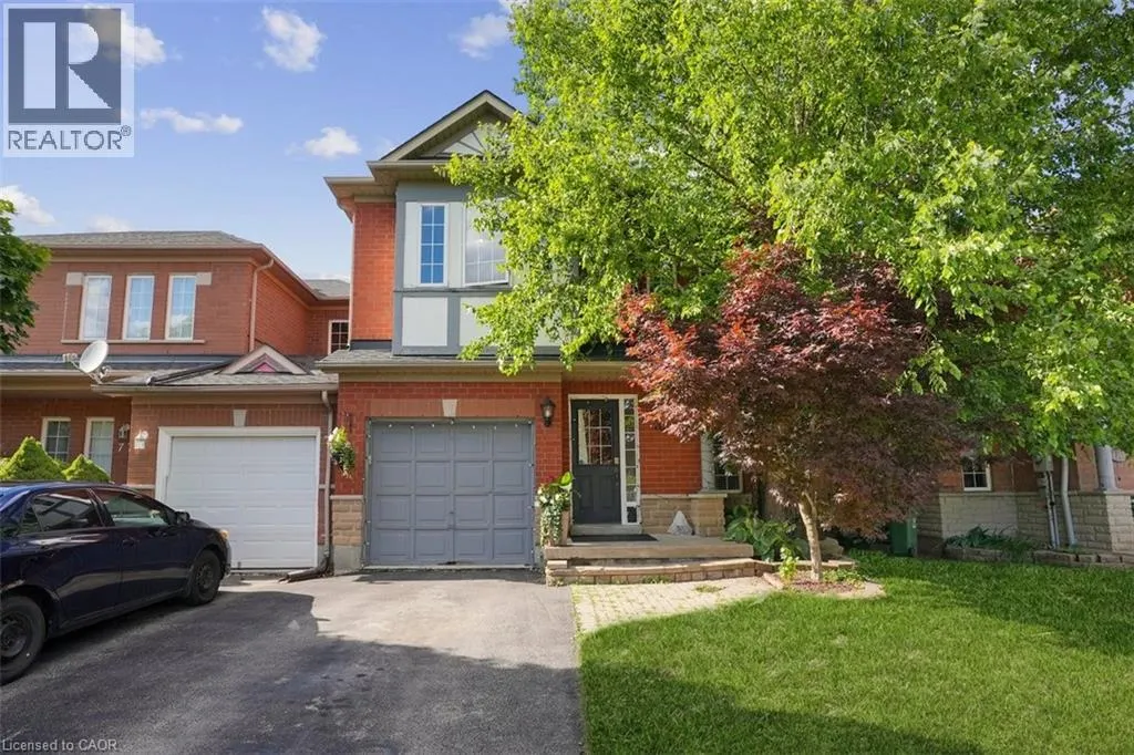 70 MOORE Crescent