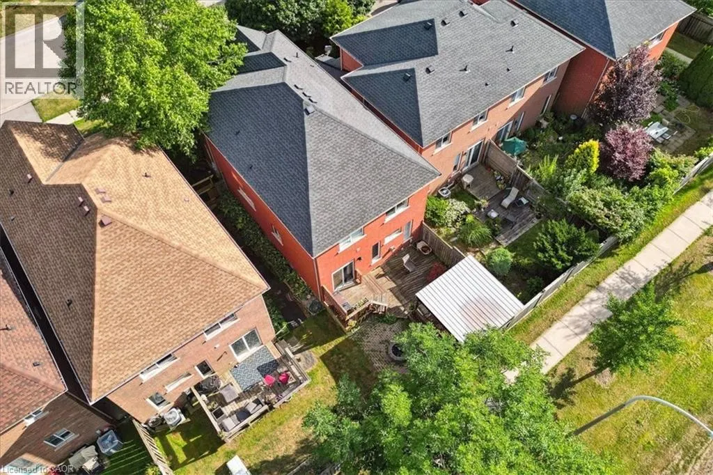 70 MOORE Crescent