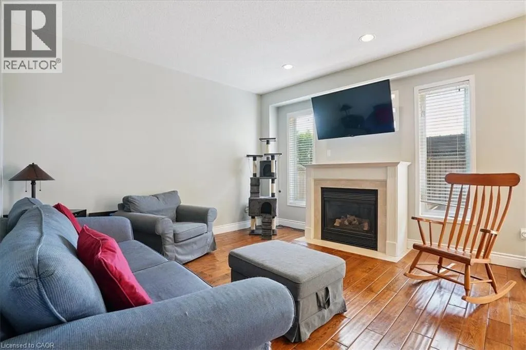 70 MOORE Crescent