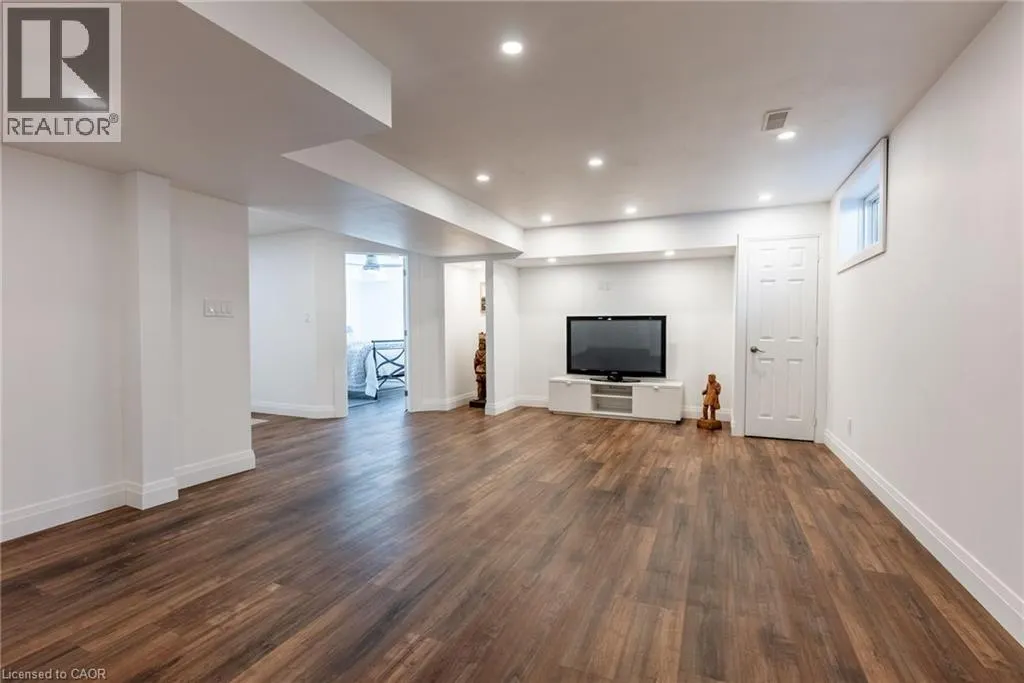 9 RICHARD Crescent