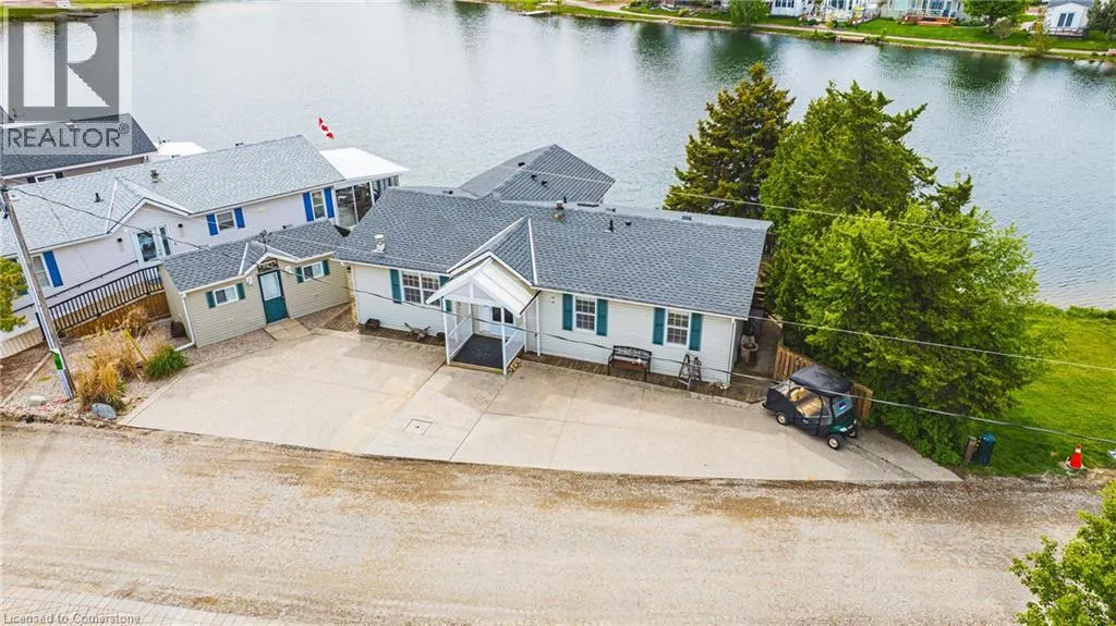 2 HEMLOCK CRESCENT PVT Crescent
